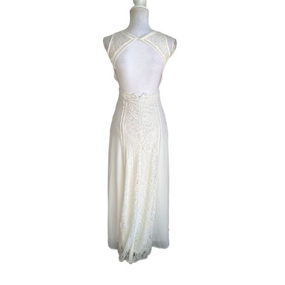 Lulu’s Off White Sleeveless Lace Maxi Dress Bridal Collection - Picture 7 of 15